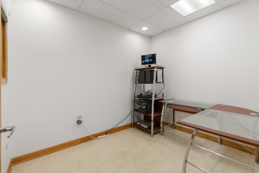More Photos Of 6135 N Elston Ave, Chicago Office Residential For Sale