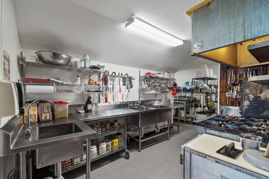 More Photos Of 110 W Bailey St, Ponder Restaurant For Sale