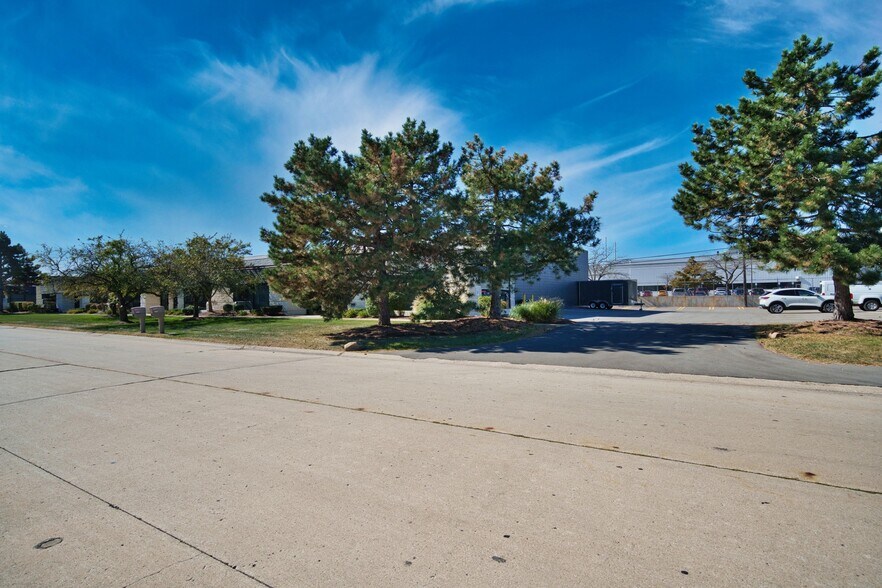 More Photos Of 11887-11897 Belden Ct, Livonia Warehouse For Lease