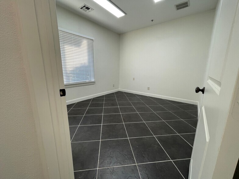 More Photos Of 3111 Unicorn Lake Blvd, Denton Storefront Retail Office For Lease