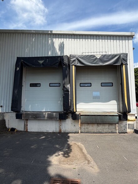 More Photos Of 5 Lunar Dr, Woodbridge Warehouse For Lease