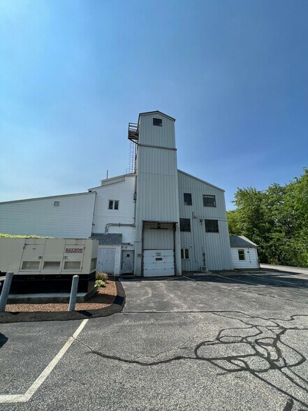 More Photos Of 385 King St, Hanover Warehouse For Lease