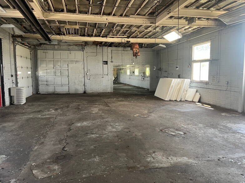 More Photos Of 27206 Groesbeck Hwy, Roseville Industrial For Sale