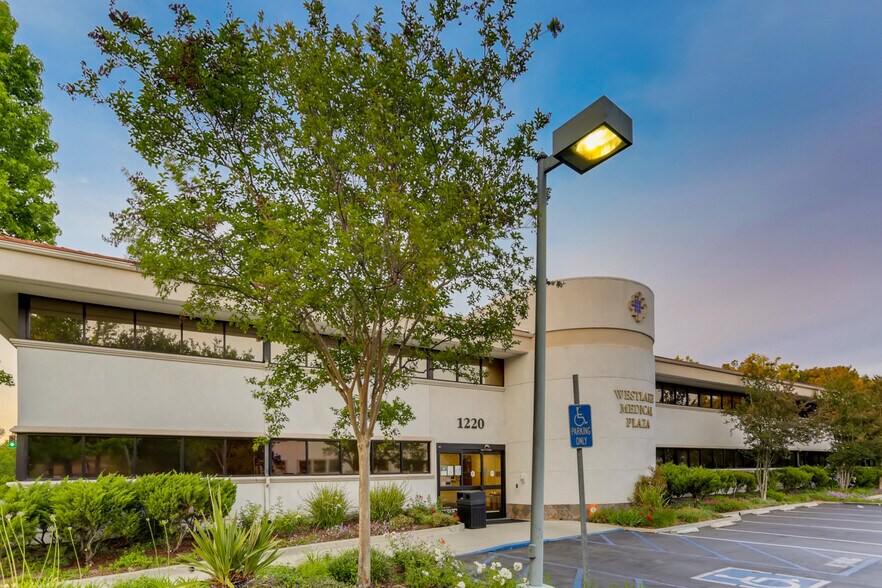 More Photos Of 1220 La Venta Dr, Westlake Village Medical For Lease