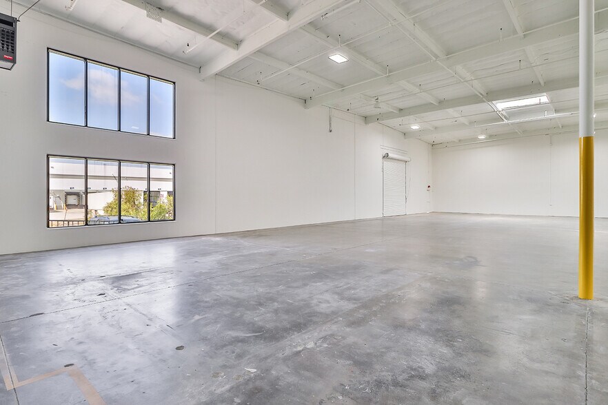 More Photos Of 10951 Pendleton St, Sun Valley Warehouse For Lease