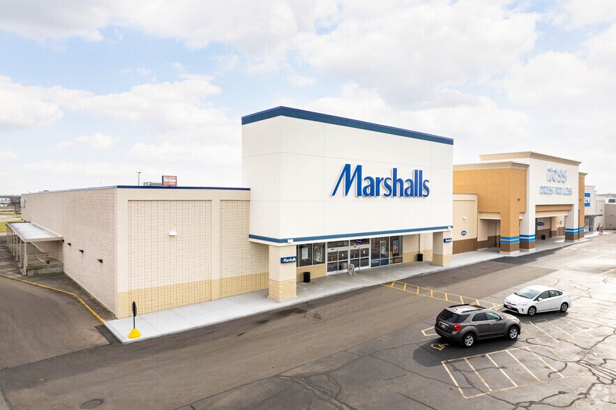 More Photos Of 1645 N Spring St, Beaver Dam Department Store For Sale