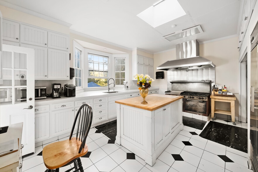 More Photos Of 2476 Main St, Cambria Hospitality For Sale