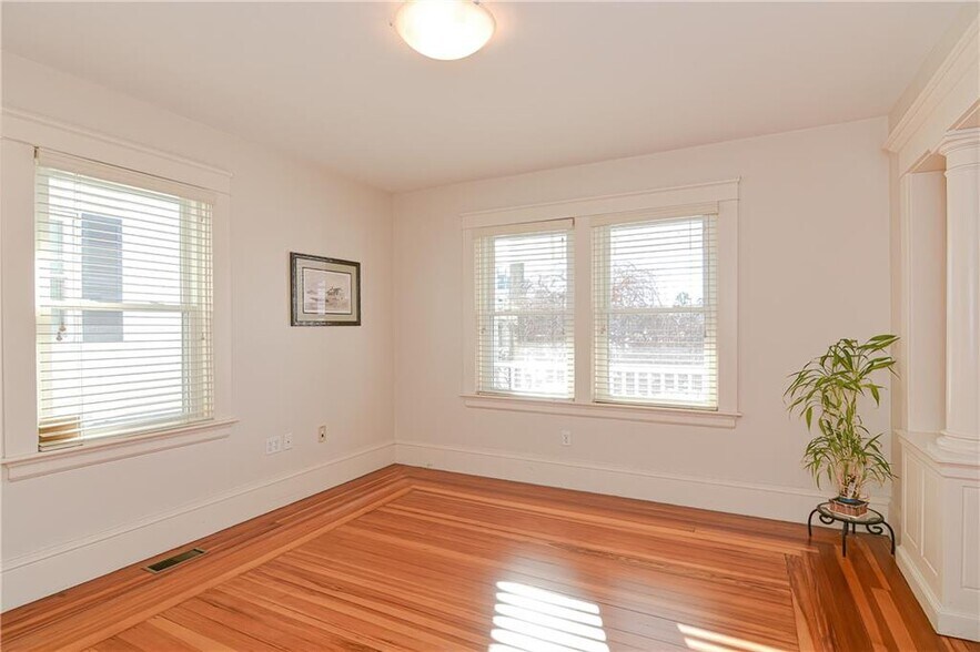 More Photos Of 468 Warren Ave, East Providence Medical For Sale