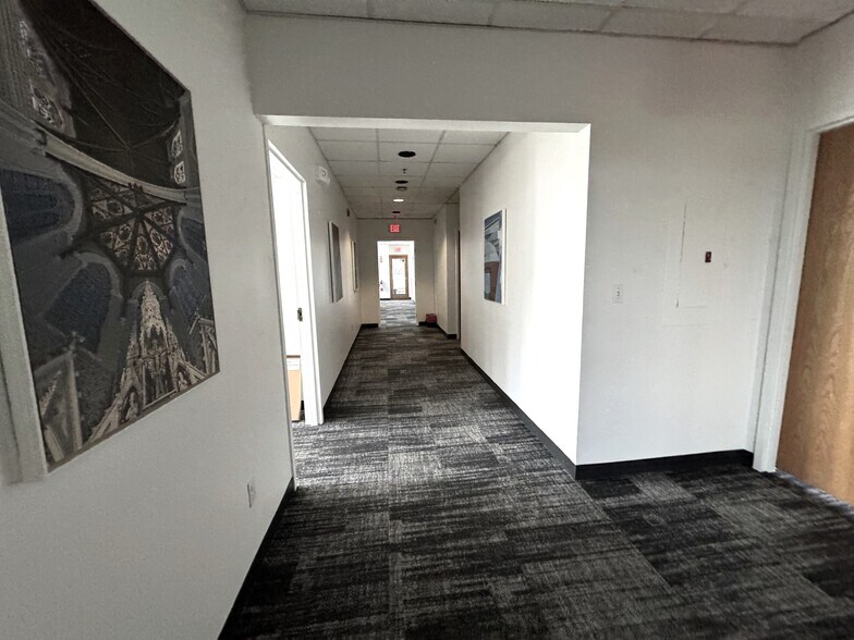 More Photos Of 4 Betty St, Everett Flex For Lease