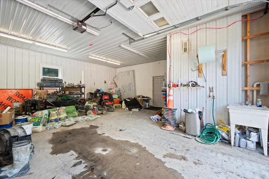 More Photos Of 136 US Hwy 1, Verona Island Light Manufacturing For Sale