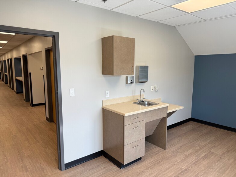 More Photos Of 85 Worcester Rd, Framingham Medical For Lease