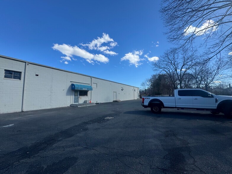 More Photos Of 1515 Fifth Industrial Ct, Bay Shore Warehouse For Lease