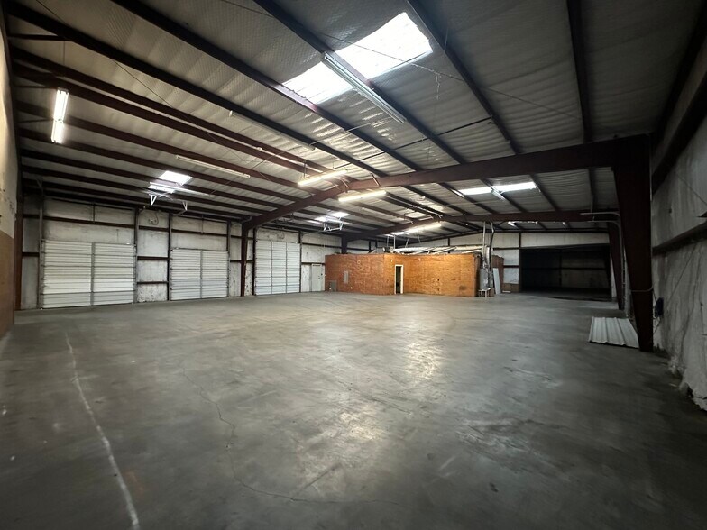 More Photos Of 13178 State Highway 110 S, Tyler Warehouse For Lease