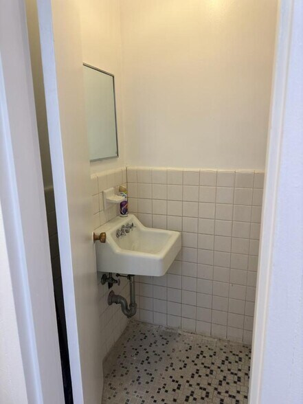 More Photos Of 66 W 94th St, New York Apartments For Lease