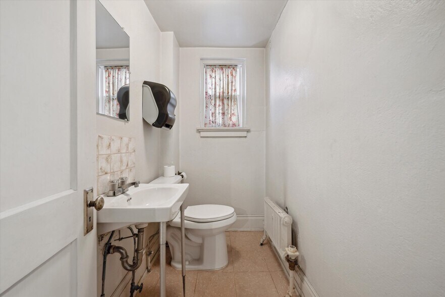 More Photos Of 725 Navarre Ave, Toledo Religious Facility For Sale