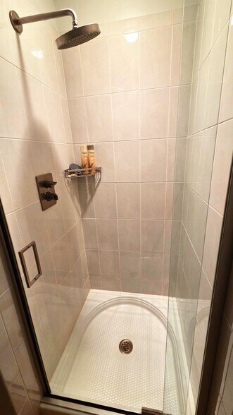 More Photos Of 2808 Douglas St NE, Washington Office For Sale