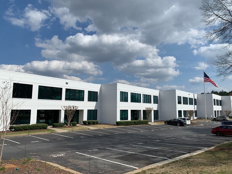 More Photos Of 5975 Shiloh Rd, Alpharetta Showroom For Lease