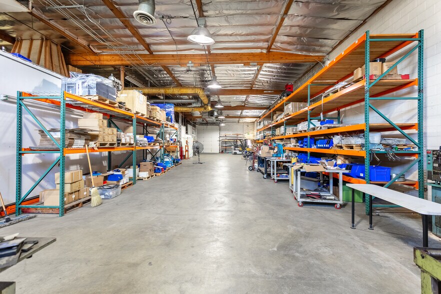 More Photos Of 425 Park Ave, San Fernando Warehouse For Sale