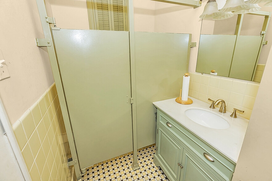 More Photos Of 303 Chestnut St, Philadelphia Office Residential For Sale