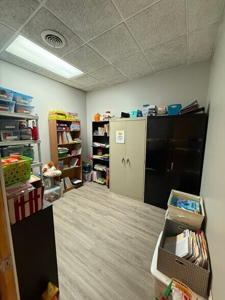 More Photos Of 114 S Maple St, Winchester Office For Lease