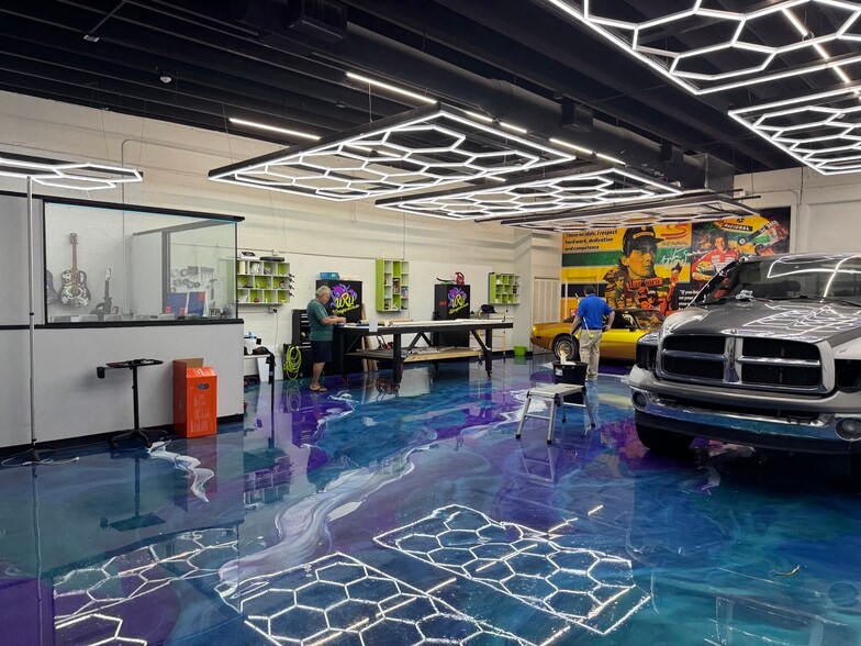 More Photos Of 2030-2046 Harvard St, Sarasota Showroom For Lease