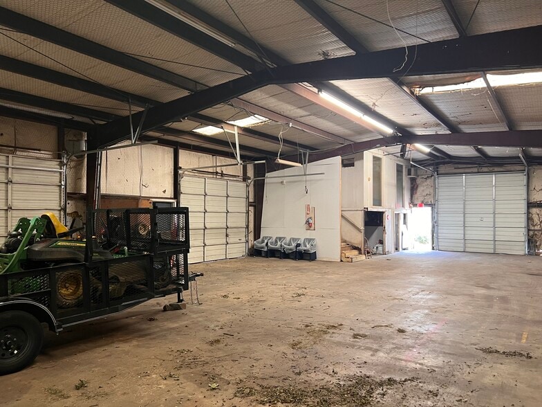 More Photos Of 1608 Tantor Rd, Dallas Distribution For Sale