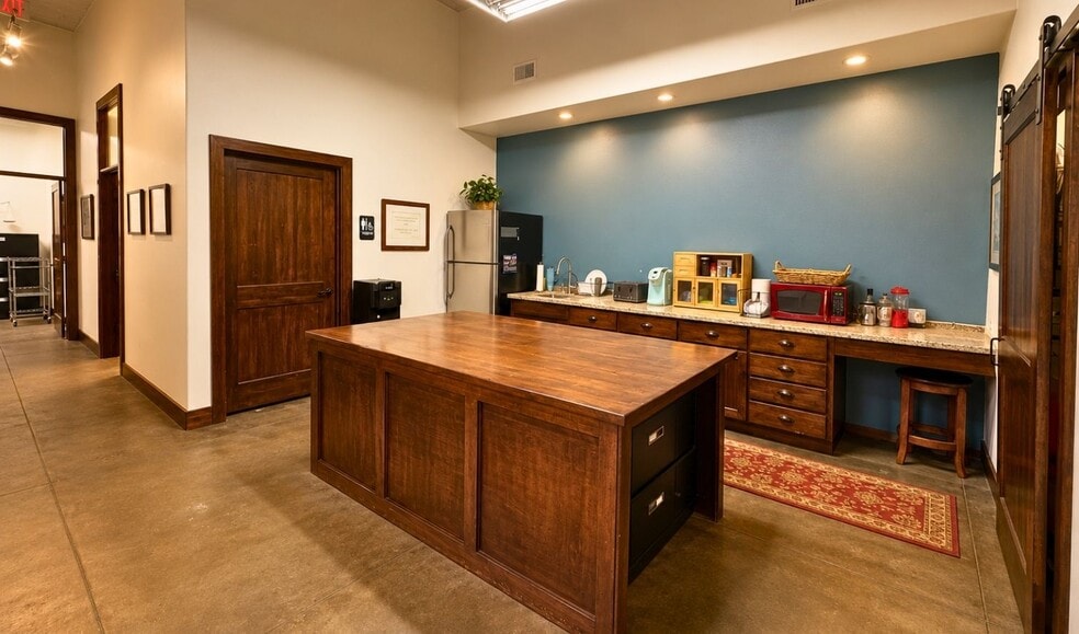More Photos Of 216 N Bryan Ave, Bryan Office For Sale