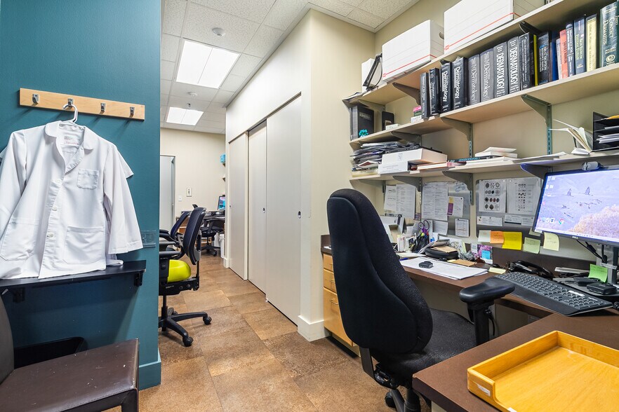 More Photos Of 905 Squalicum Way, Bellingham Flex For Sale