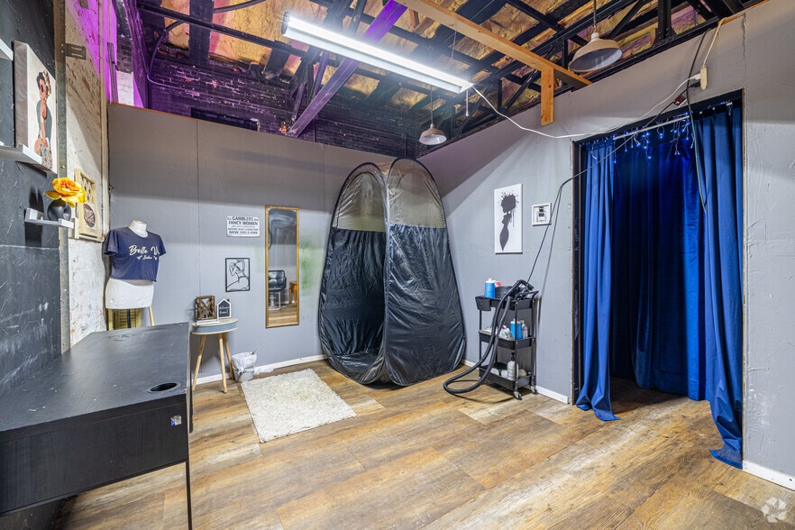 More Photos Of 923 W Dallas Ave, Cooper Apartments For Sale