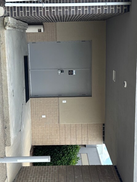 More Photos Of 939 S Stadium Rd, Columbia Office For Sale