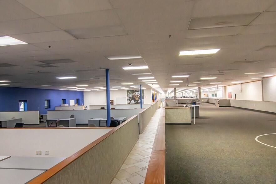 More Photos Of 2600 118th Ave N, Saint Petersburg Light Distribution For Lease