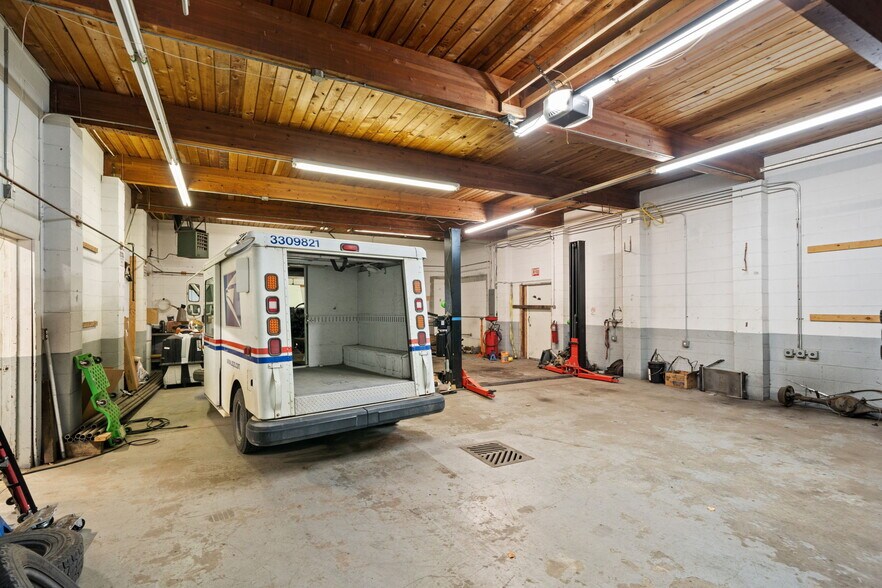 More Photos Of 209 S Sequim Ave, Sequim General Retail For Lease