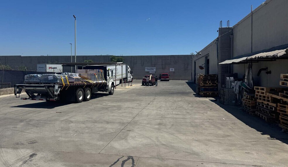 More Photos Of 9880 San Fernando Rd, Pacoima Warehouse For Lease