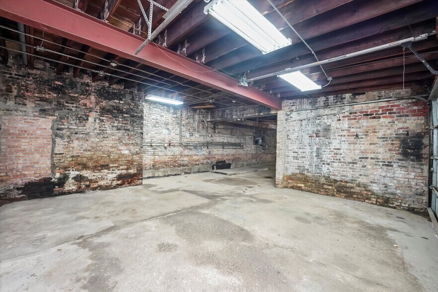 More Photos Of 2500 W 36th St, Chicago Warehouse For Sale