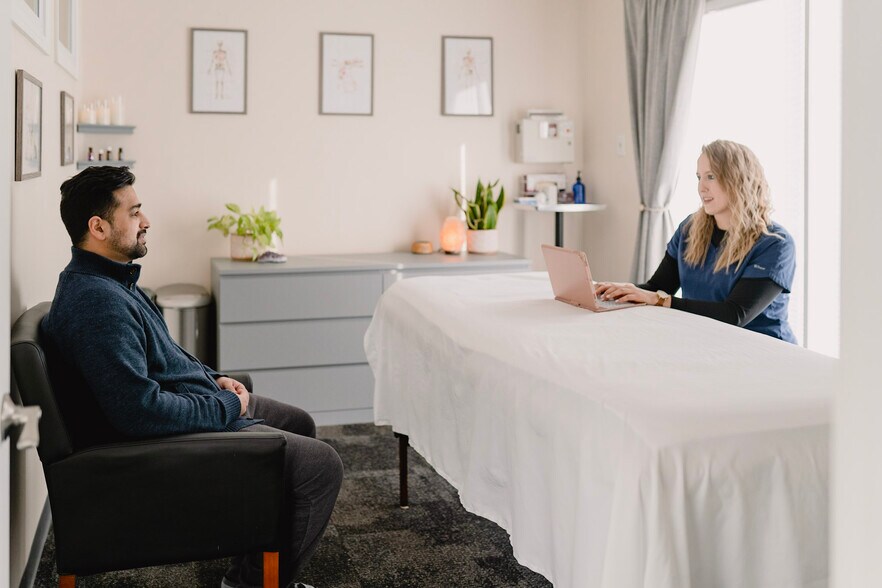 More Photos Of 381 N York Rd, Elmhurst Storefront Retail Office For Lease