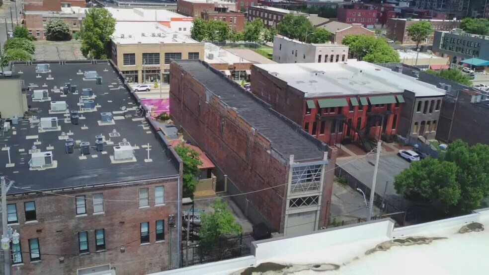 More Photos Of 390 S Main St, Memphis Office For Sale