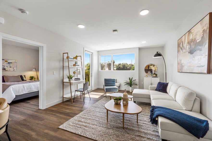 More Photos Of 1559 N Santa Fe Ave, Vista Apartments For Sale