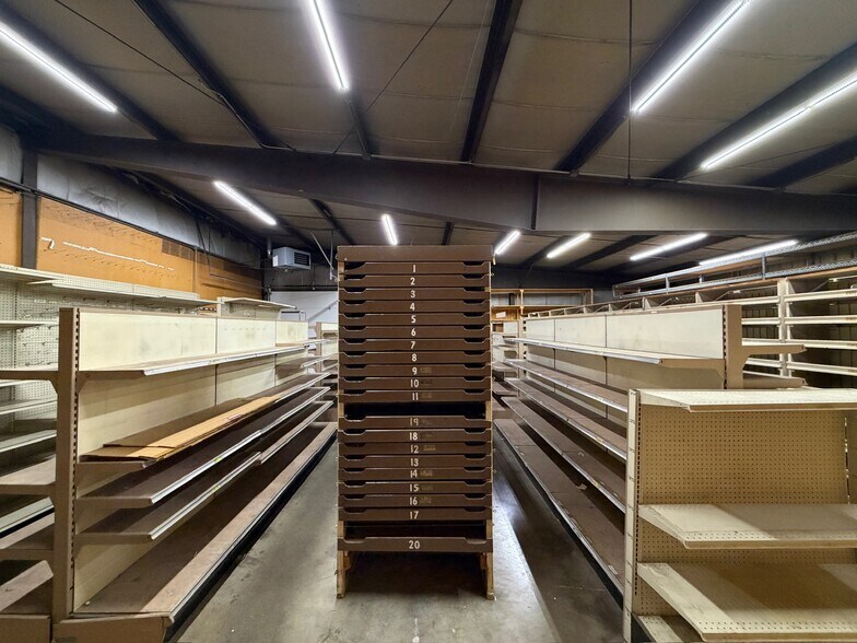 More Photos Of 4414 State Road 92, Brooklyn Industrial For Lease