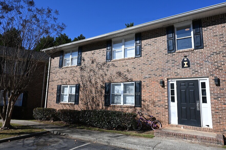 More Photos Of 393 Stone Mountain St, Lawrenceville Apartments For Sale