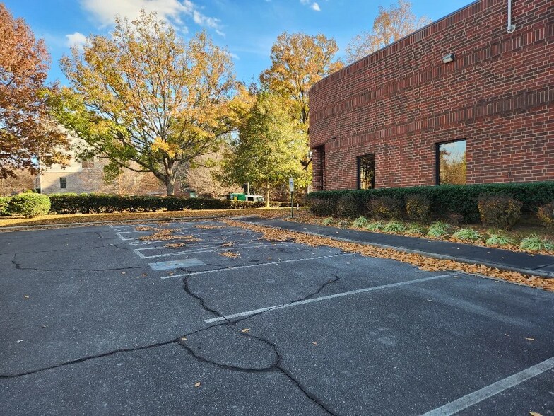 More Photos Of 750 Imperial Ct, Charlotte Distribution For Sale