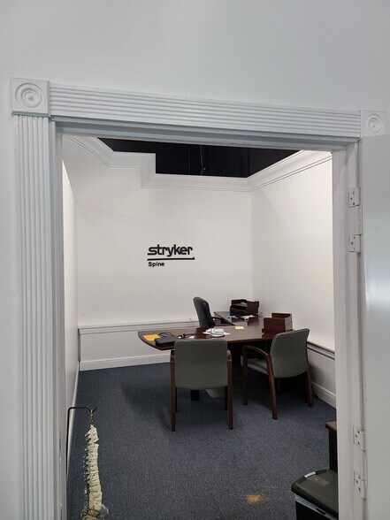 More Photos Of 2800 W State Road 84, Fort Lauderdale Showroom For Sale