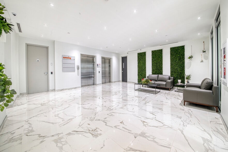 More Photos Of 3105 Pl Louis-R.-Renaud, Laval Office For Lease