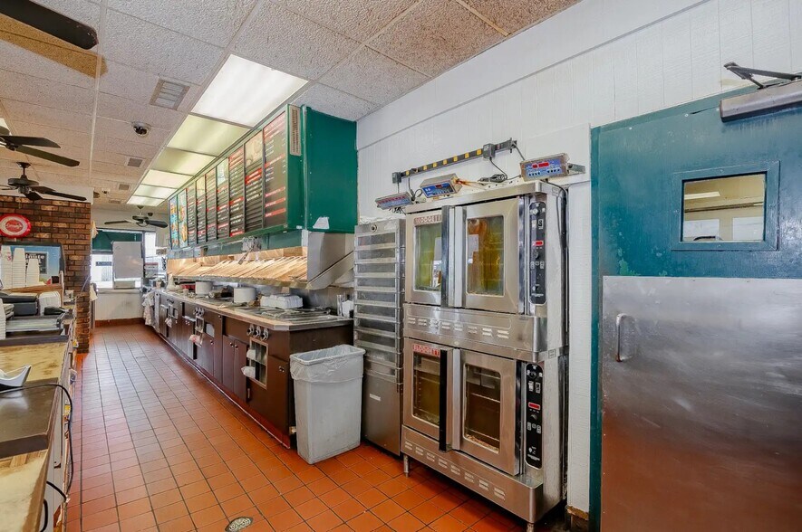 More Photos Of 4201 N Navarro St, Victoria Fast Food For Sale