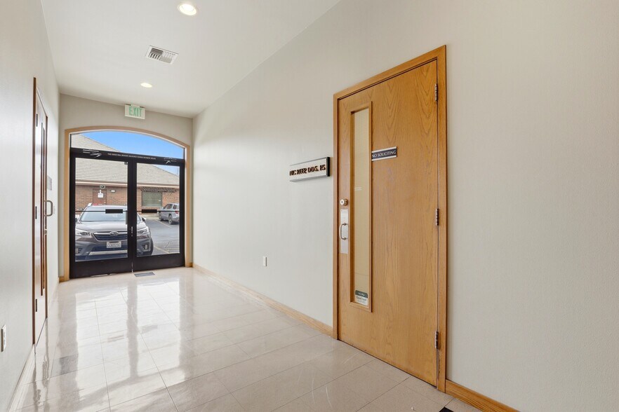 More Photos Of 3804 Kern Way, Yakima Office For Lease