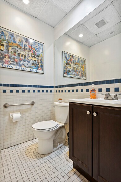 More Photos Of 2112 Walnut St, Philadelphia Office Residential For Sale