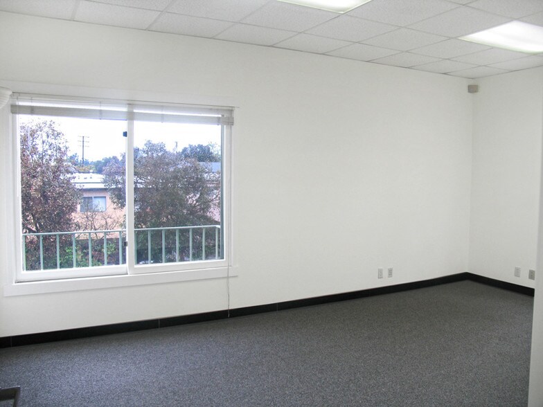 More Photos Of 2656-2664 29th St, Santa Monica Loft Creative Space For Lease