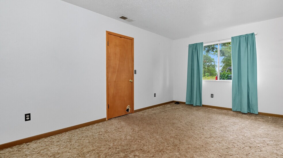 More Photos Of 23195 Shannon Ln, Summersville Apartments For Sale