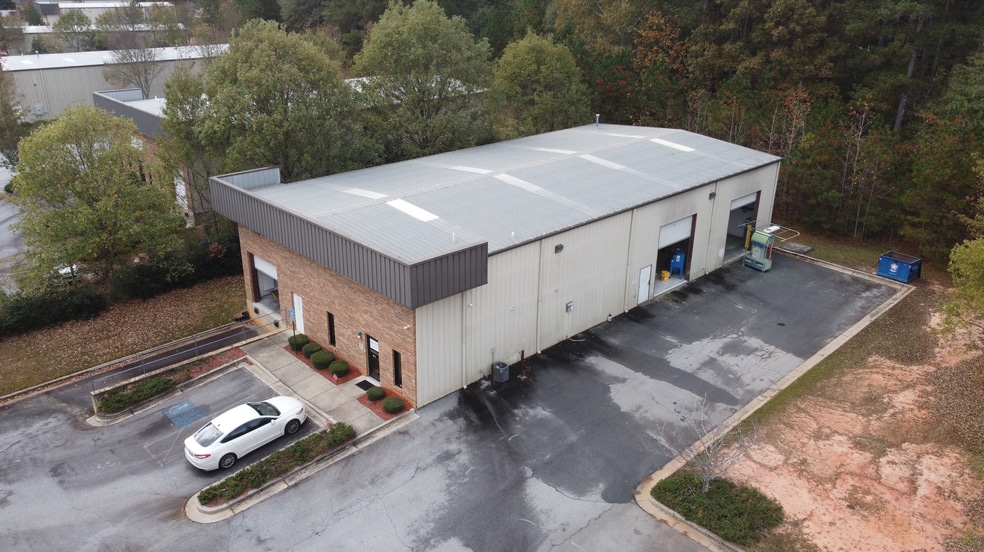 More Photos Of 570 Marksmen Ct, Fayetteville Warehouse For Lease