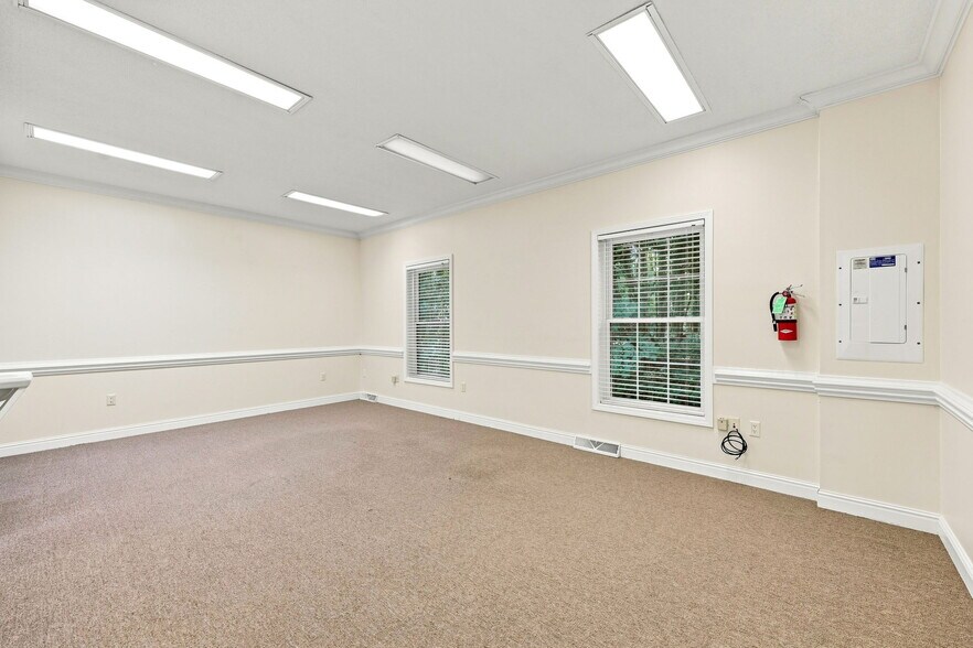 More Photos Of 1708 S Mebane St, Burlington Office For Sale