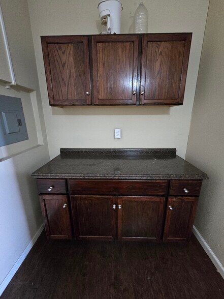 More Photos Of 610 Clear Creek Ave, League City Unknown For Lease